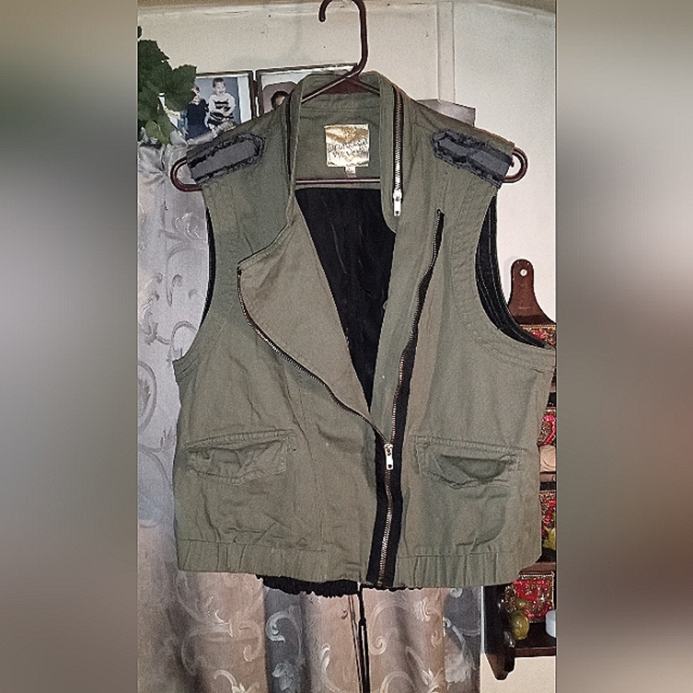 Princess Vera Wang Khaki Vest